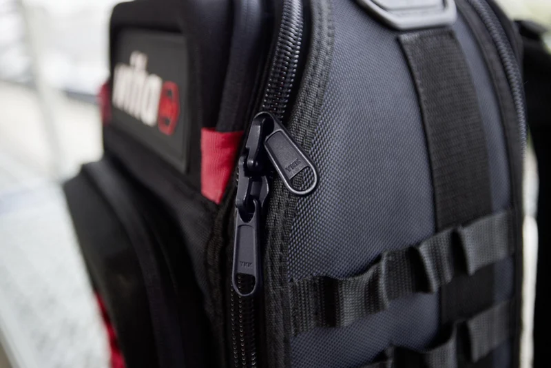 Wiha Werkzeugsortiment electric 27-teilig im Werkzeugrucksack – VDE isoliert, 77 Aufbewahrungsmöglichkeiten
