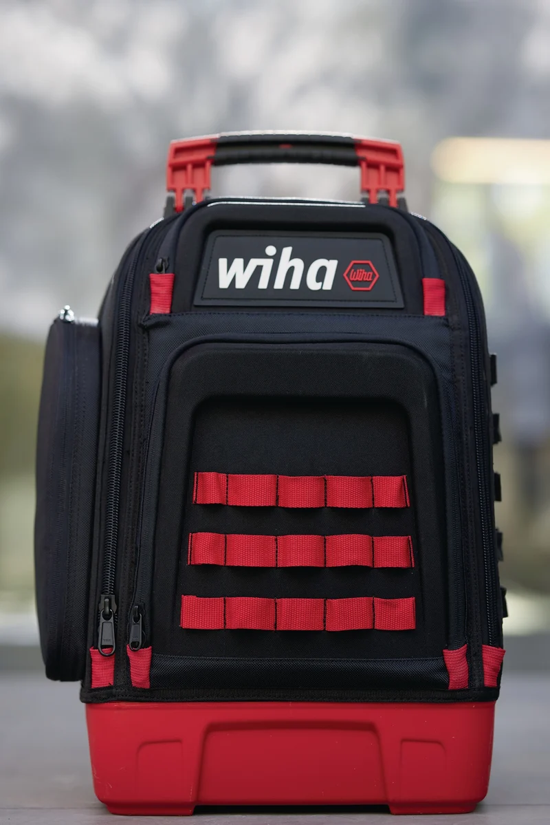 Wiha Werkzeugsortiment electric 27-teilig im Werkzeugrucksack – VDE isoliert, 77 Aufbewahrungsmöglichkeiten