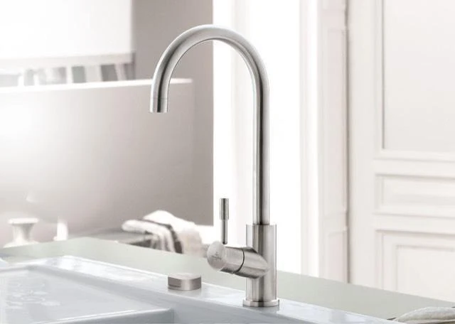 Villeroy & Boch Umbrella Küchenarmatur – Edelstahl massiv, 360° schwenkbar, wandnahe Montage